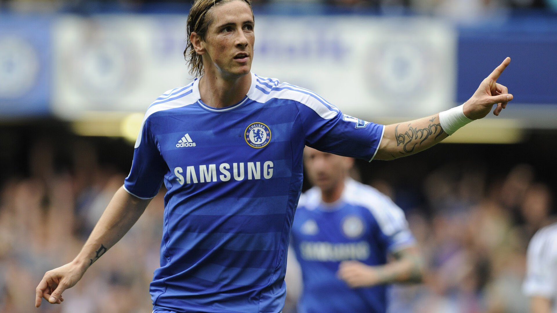 “高新体育中心武术赛：刀枪剑戟展现力量与美学的完美融合”